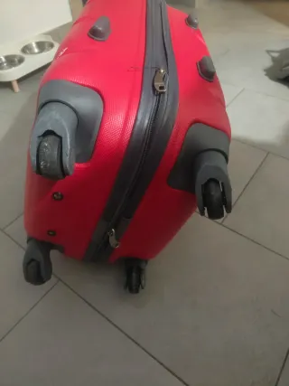 Maleta Roja Rígida con Ruedas