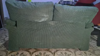 Sofá de 2 plazas verde