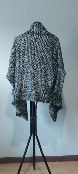 Poncho Preto e Branco Tamanho Único