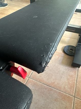 Banco de pesas con barra y discos