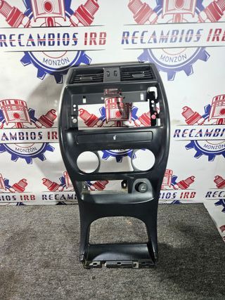 Moldura consola central Nissan Terrano II