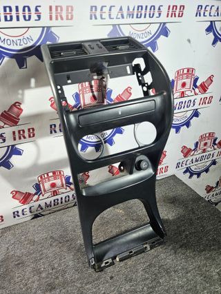 Moldura consola central Nissan Terrano II