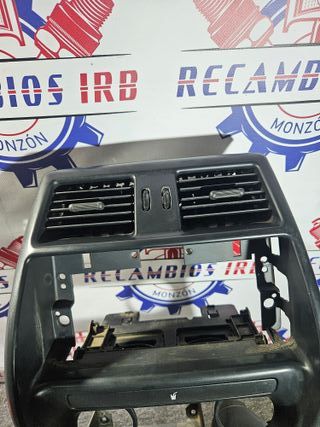 Moldura consola central Nissan Terrano II