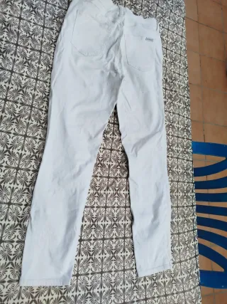 Pantalón vaquero blanco