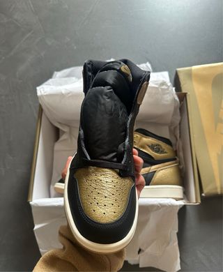 Air Jordan 1 Mid – Black & Gold | Nuove + Scatol