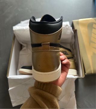 Air Jordan 1 Mid – Black & Gold | Nuove + Scatol
