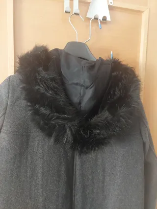 Trenca con capucha gris