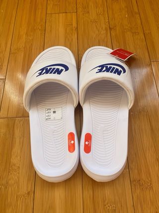 Chanclas Nike Victori One. Talla 45.