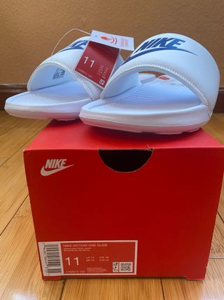 Chanclas Nike Victori One. Talla 45.
