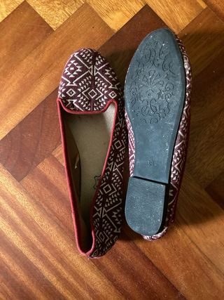 con la compra de estos botines regalo este par