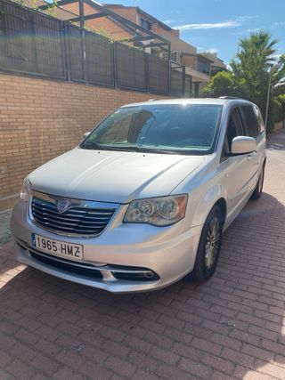 Lancia Voyager 2012
