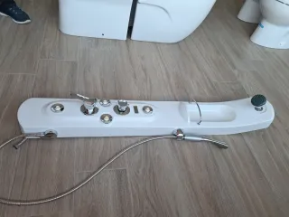 Columna de ducha monomando con hidromasaje