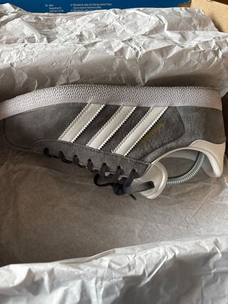 Adidas Gazelle Talla 42 2/3 Gris/Blanco