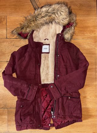 Abrigo rojo Pimkie con capucha forrada