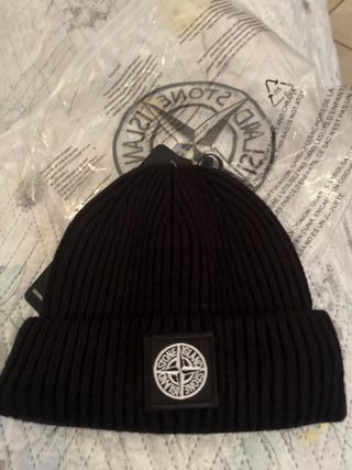 Cappello Stone Island nero nuovo