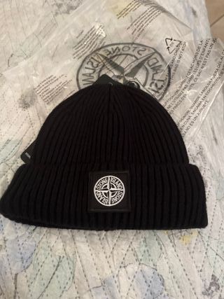 Cappello Stone Island nero nuovo