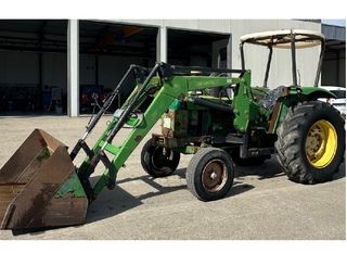 Tractor John Deere 2135 con pala