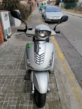 Scooter Cooltra City 125 Plata