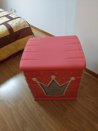 Baú de arrumação infantil com coroa