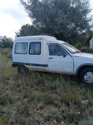 2 Citroën C15 (1 averiada)