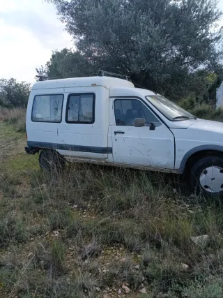 2 Citroën C15 (1 averiada)
