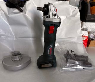 Amoladora Bosch GWS 18V-7 Profesional