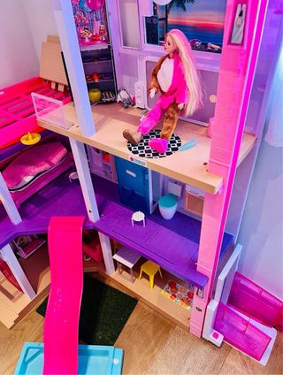 Casa de Barbie Dreamhouse. Piscina, Tobogán, etc