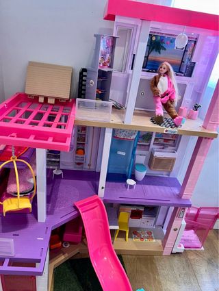 Casa de Barbie Dreamhouse. Piscina, Tobogán, etc