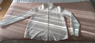 Camisa blanca de manga larga para mujer