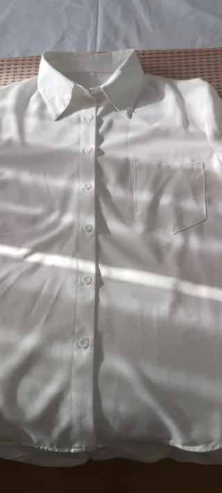 Camisa blanca de manga larga para mujer