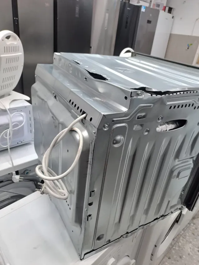 Horno marca AEG Negro a+ nueva con golpes