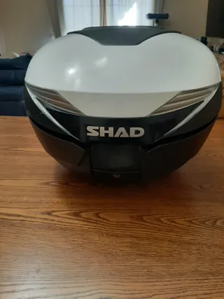 Baúl Shad SH39 con herrajes para Honda Forza 300