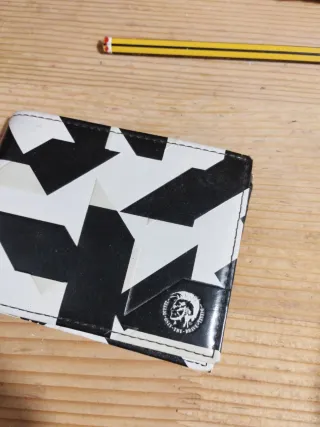Portafoglio Diesel con Design Geometrico