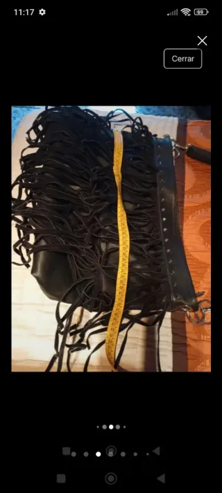 Bolso negro con flecos