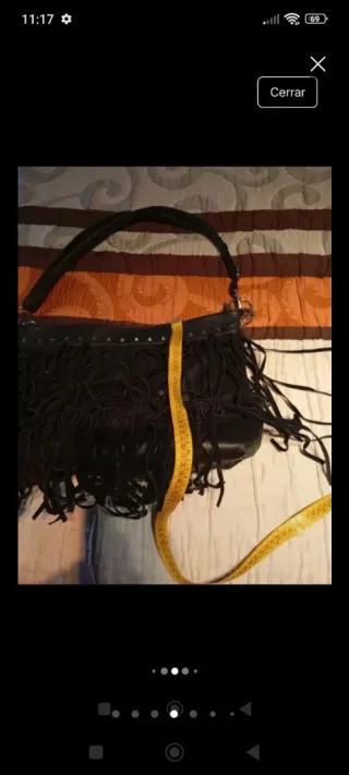 Bolso negro con flecos