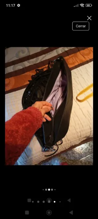 Bolso negro con flecos