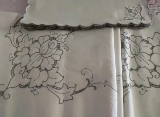 Tovaglia rettangolare da 12 ricamata a mano