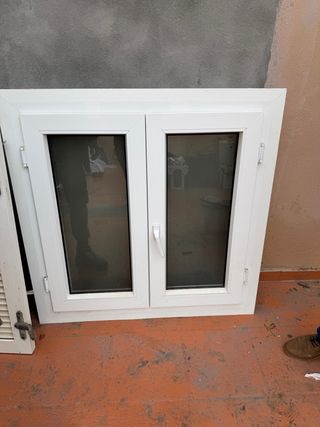 Ventana blanca de doble cristal