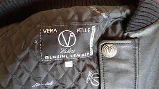 Cazadora de cuero negra