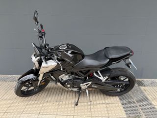 Honda CB125R Negra