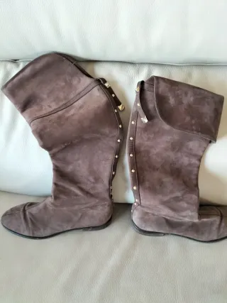 Botas ante marrones con tachuelas