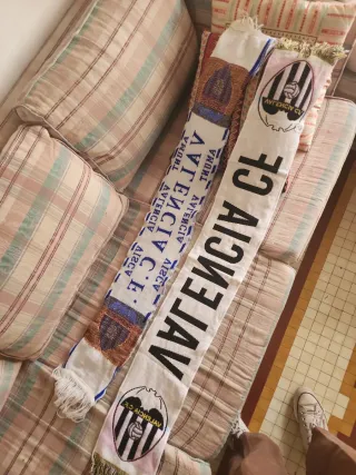 2 Bufandas de afición al Valencia CF.