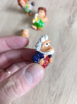 Figuras Kinder Cavernicolas