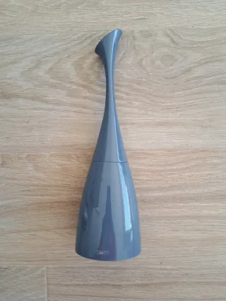 Escobillero de plástico gris