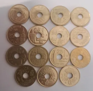 Set completo di monete da 25 pesetas con foro