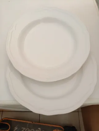 Set di 8 piatti piani e 8 fondi da Ikea, in ceramica