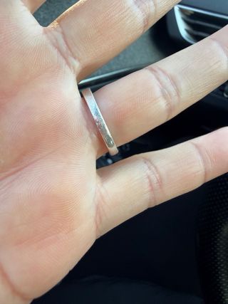 Anillo de plata con diseño cuadrado