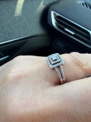 Anillo de plata con diseño cuadrado