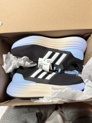 Zapatillas Adidas grises y azules