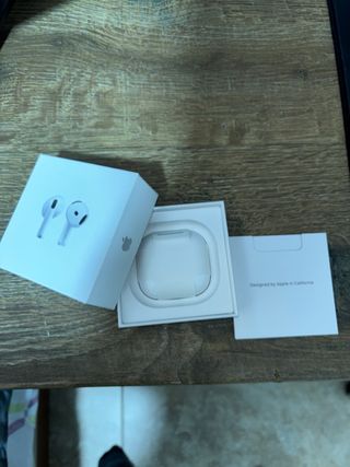 Apple AirPods 4 ORIGINALES